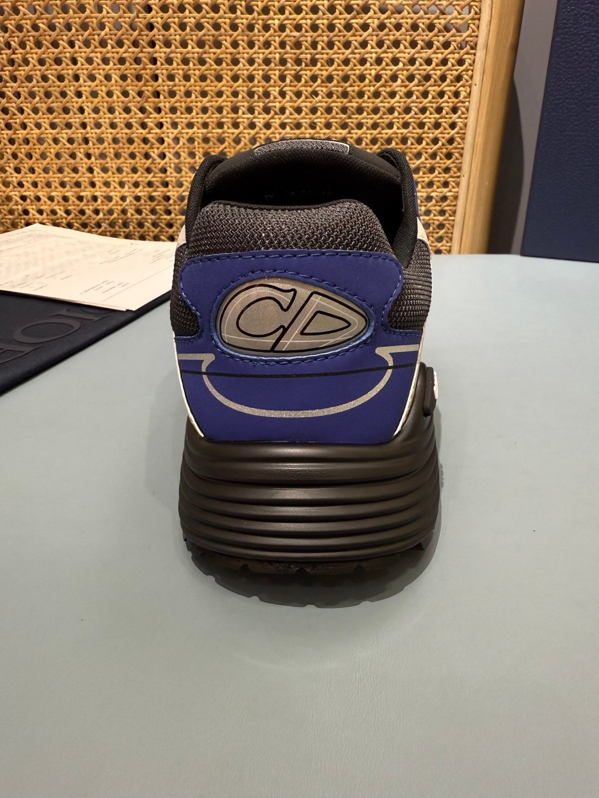 Sneakers B30 'Noir et Bleu Roi Semelle Noire' — vue 10