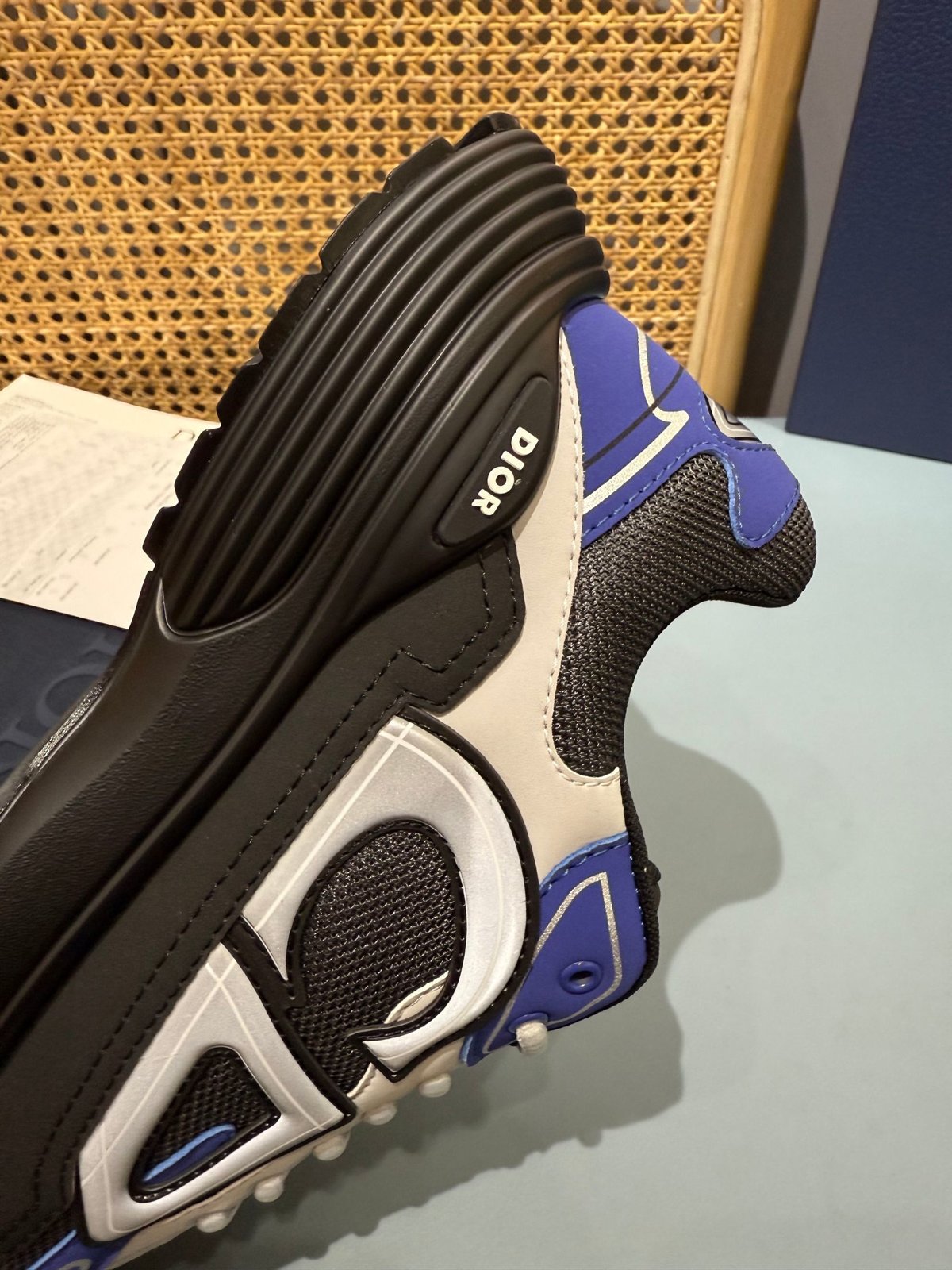 Sneakers B30 'Noir et Bleu Roi Semelle Noire' — vue 12