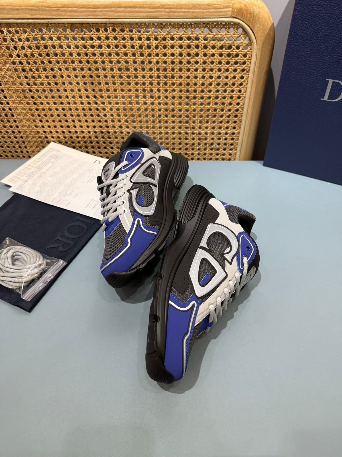 Sneakers B30 'Noir et Bleu Roi Semelle Noire' — vue 15