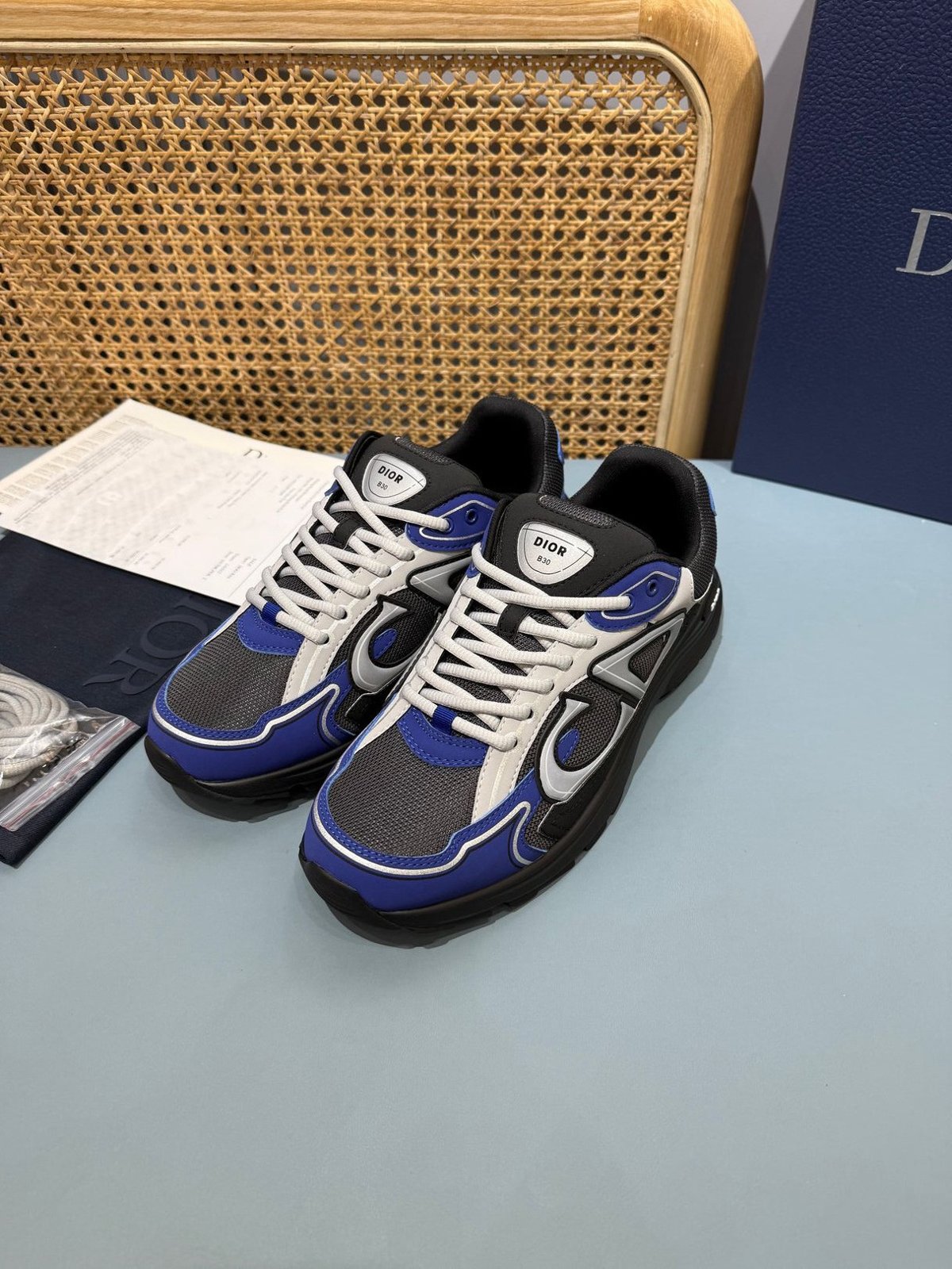 Sneakers B30 'Noir et Bleu Roi Semelle Noire' — vue 16