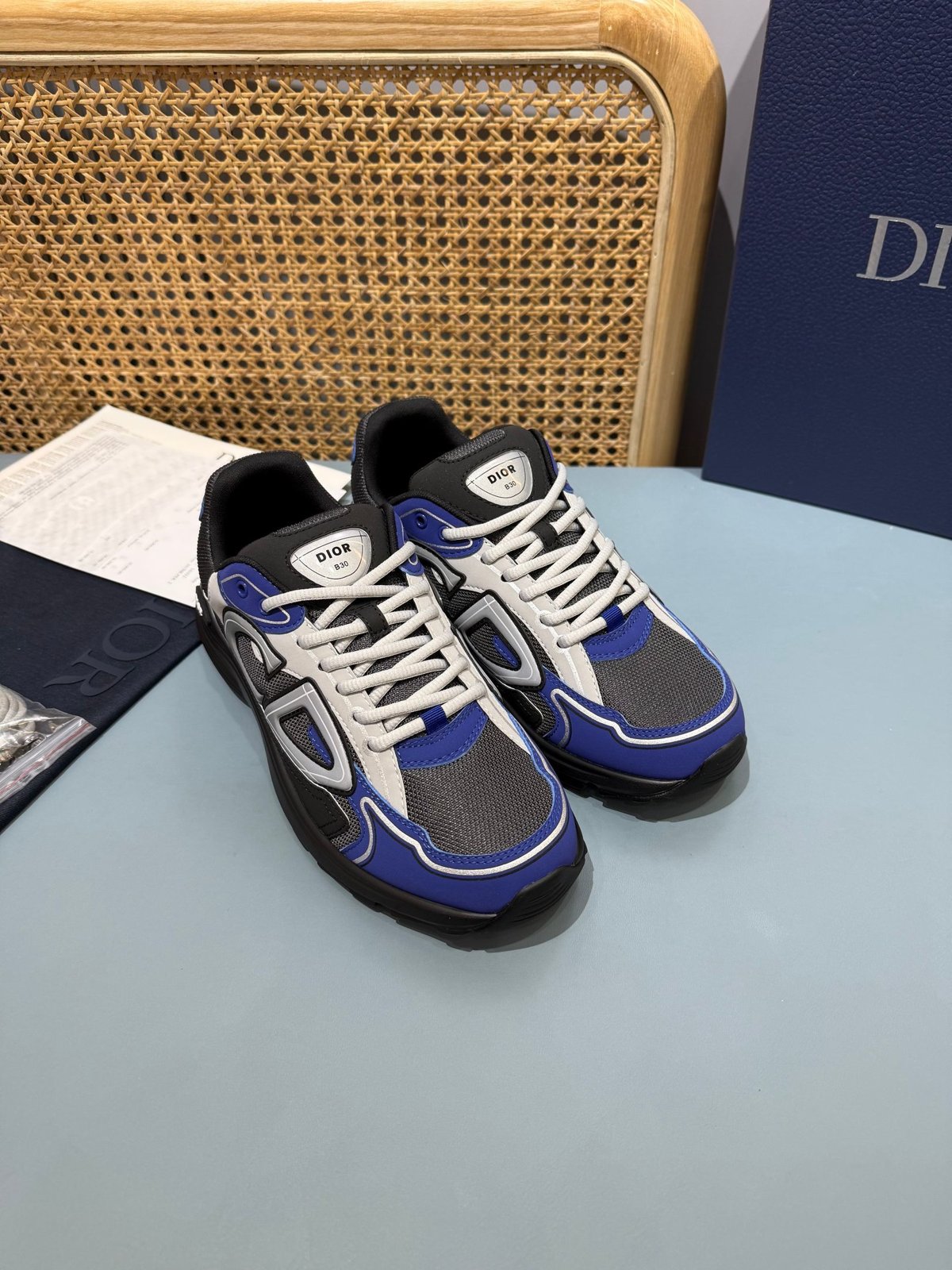 Sneakers B30 'Noir et Bleu Roi Semelle Noire' — vue 17