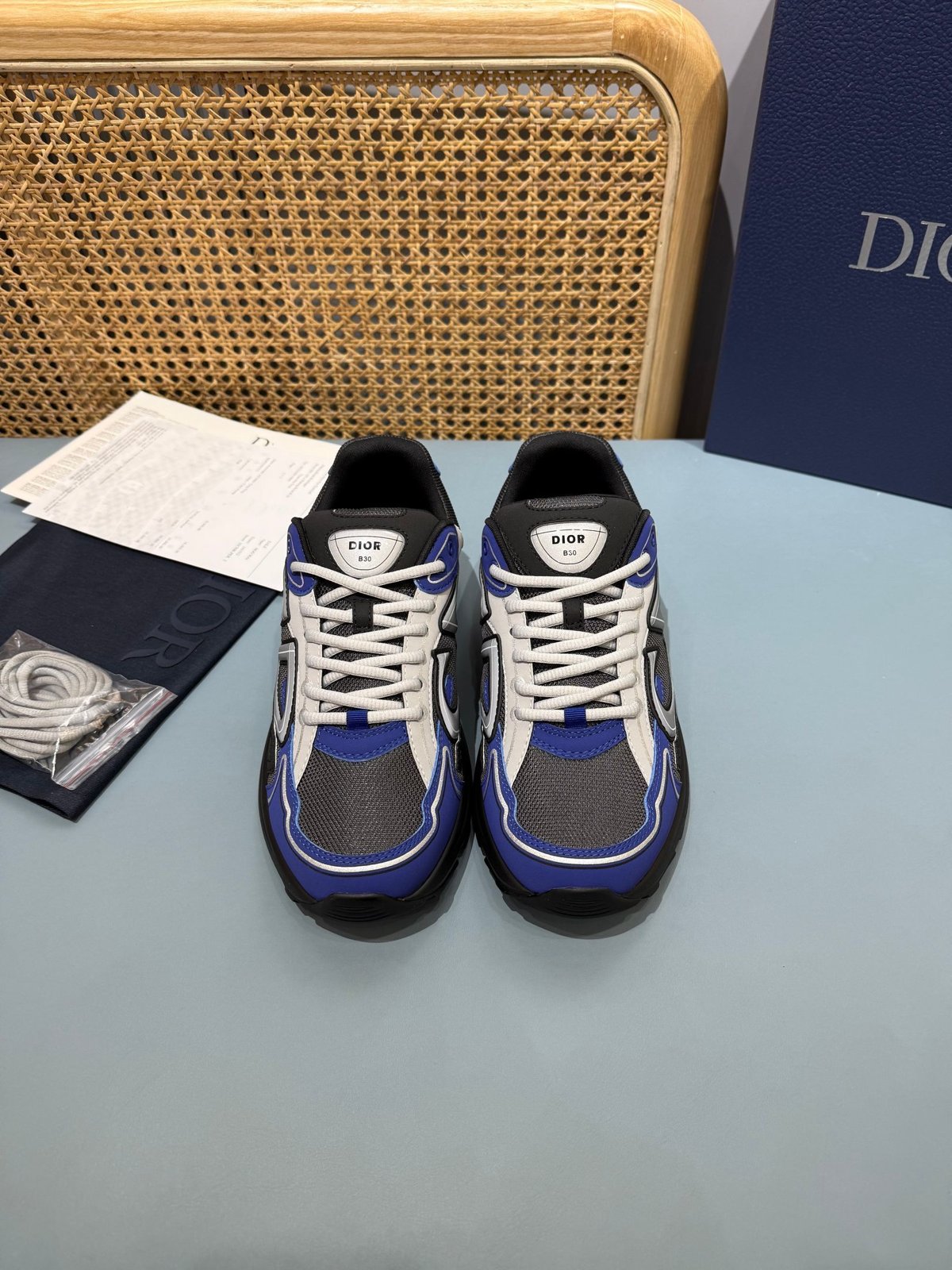 Sneakers B30 'Noir et Bleu Roi Semelle Noire' — vue 18