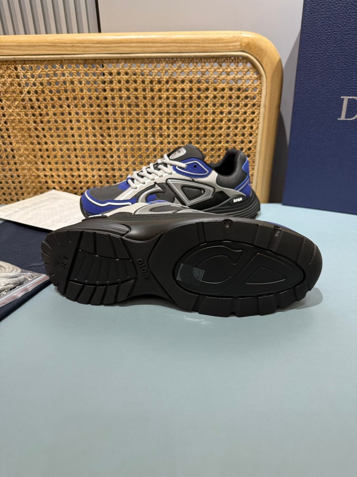 Sneakers B30 'Noir et Bleu Roi Semelle Noire' — vue 19