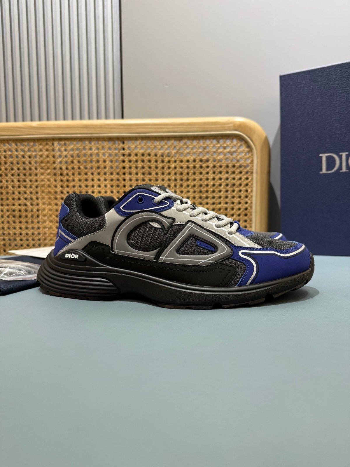 Sneakers B30 'Noir et Bleu Roi Semelle Noire' — vue 22