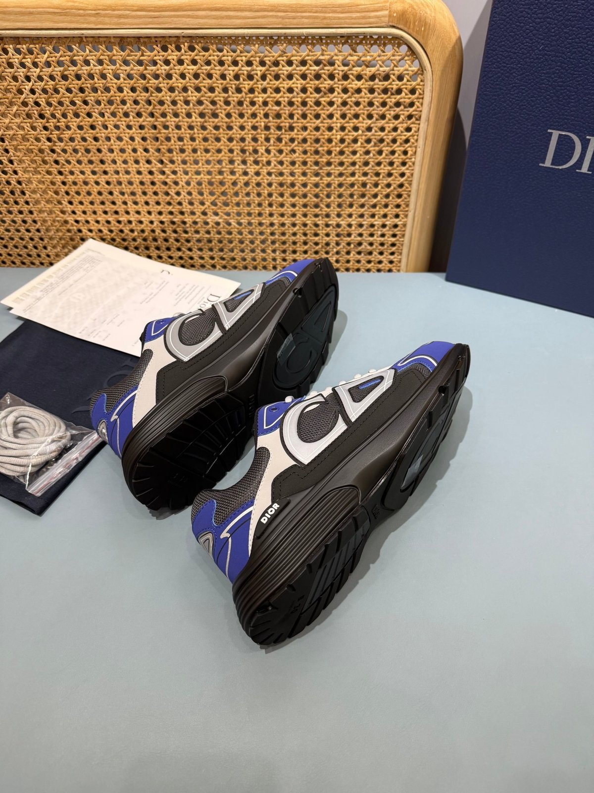 Sneakers B30 'Noir et Bleu Roi Semelle Noire' — vue 23