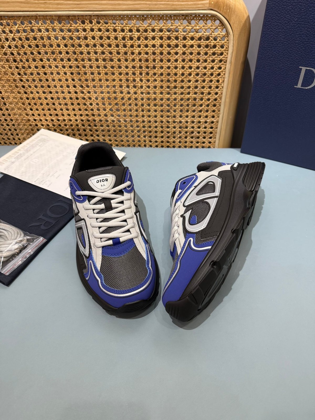 Sneakers B30 'Noir et Bleu Roi Semelle Noire' — vue 26