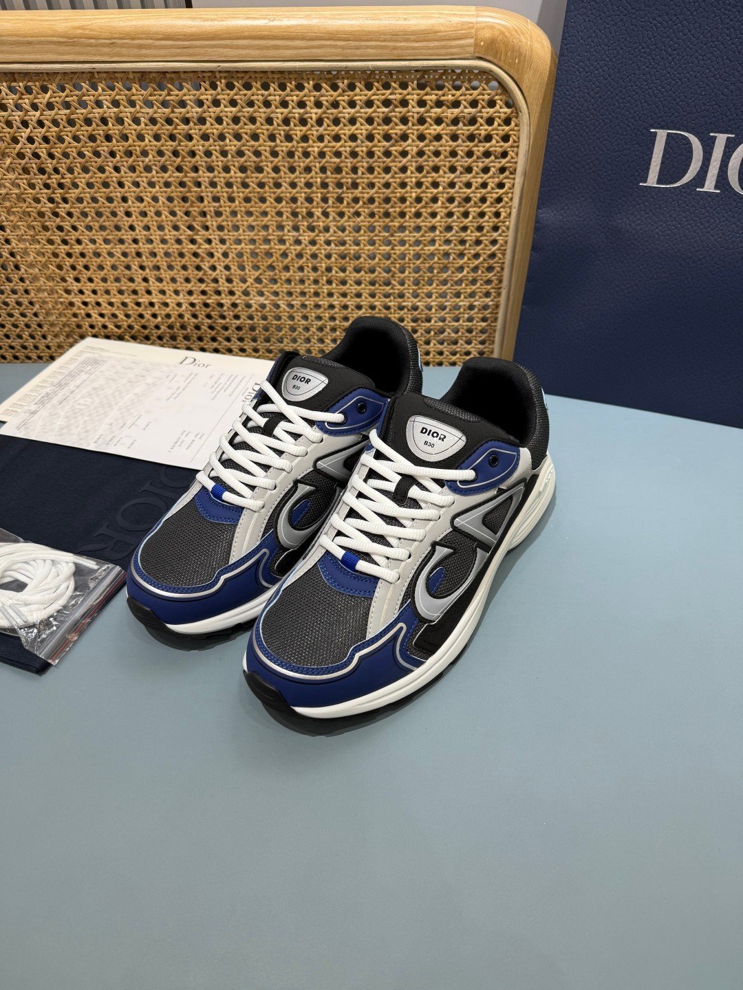 Sneakers B30 'Noir et Bleu Roi' — vue 17