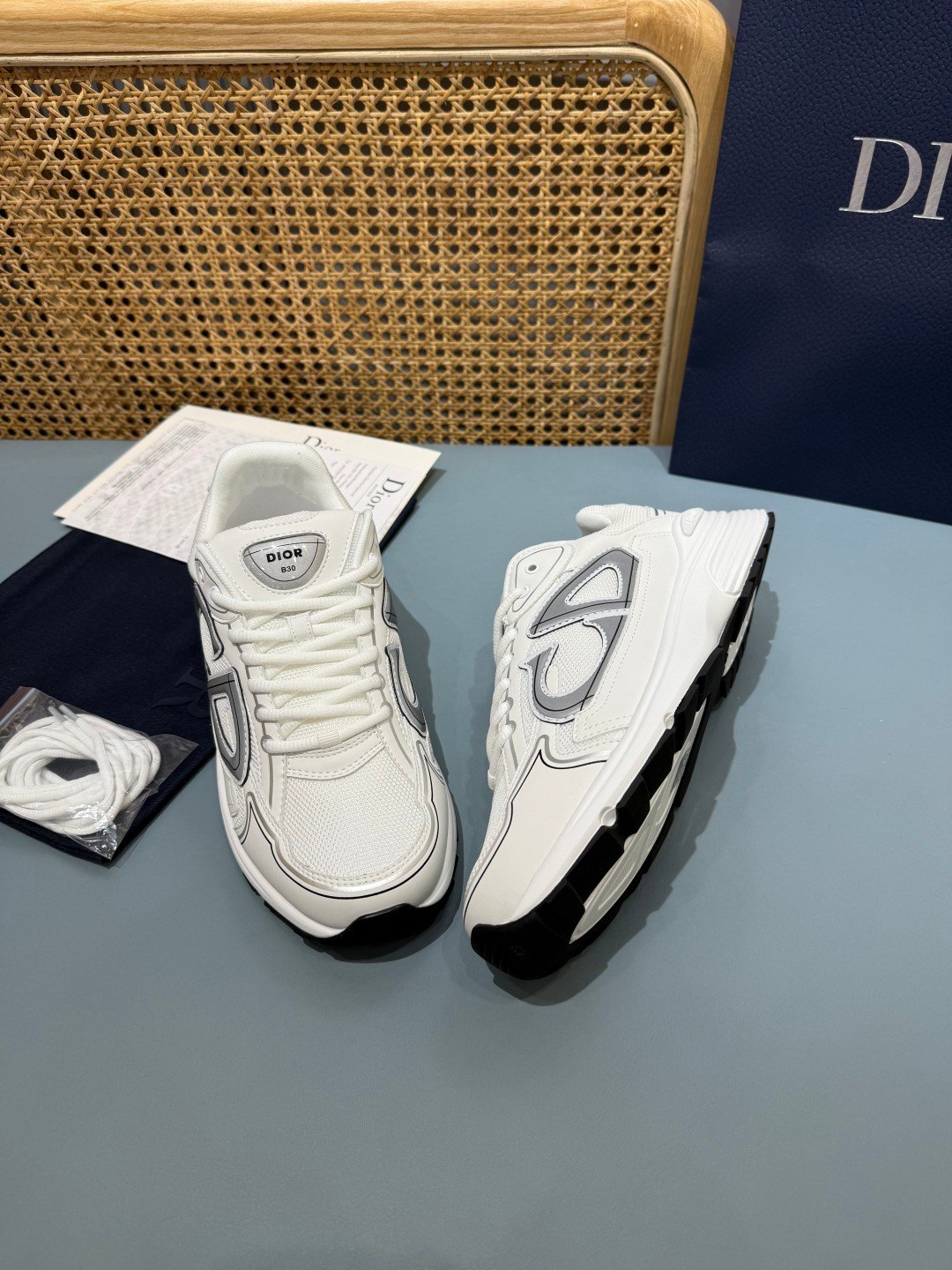 Sneakers B30 'Blanc et Argent' — vue 27