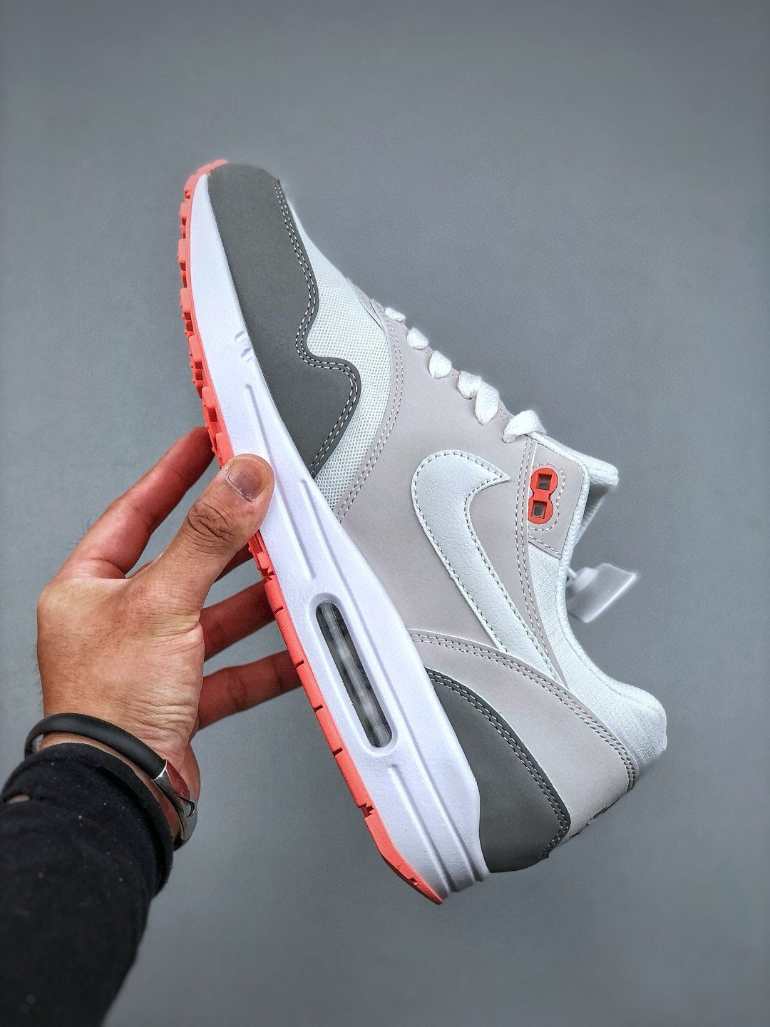Nike Air Max 1 'Gris Blanc Rouge' — vue 2