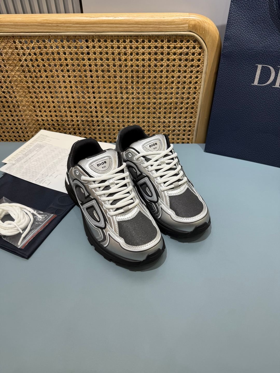 Sneakers B30 'Argent et Noir' — vue 18