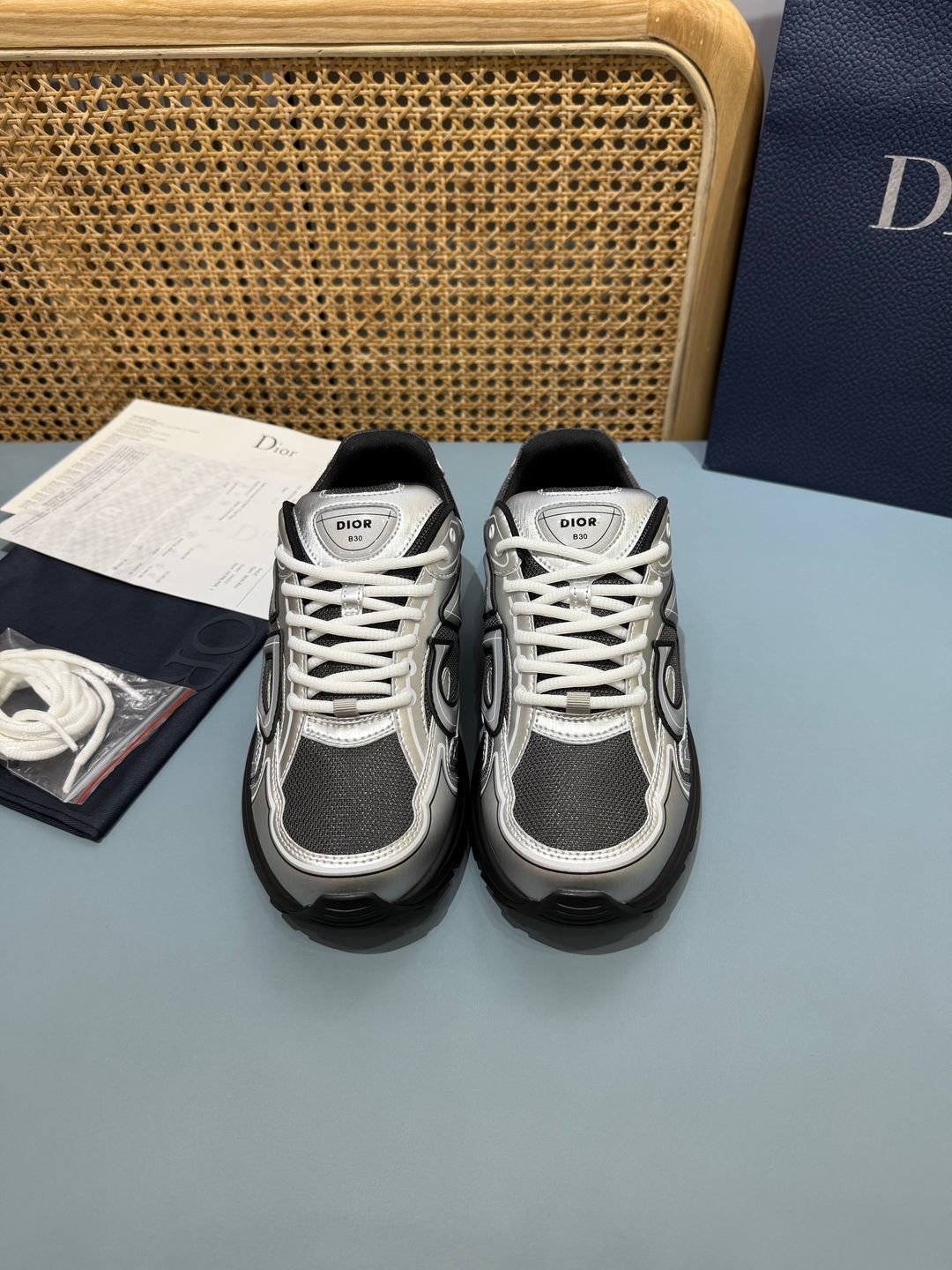 Sneakers B30 'Argent et Noir' — vue 19
