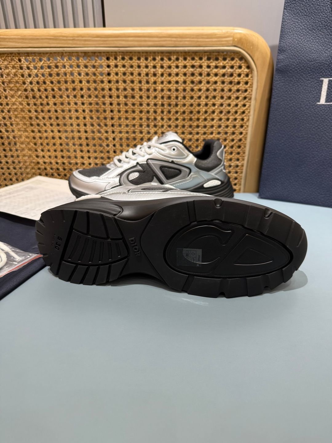 Sneakers B30 'Argent et Noir' — vue 20