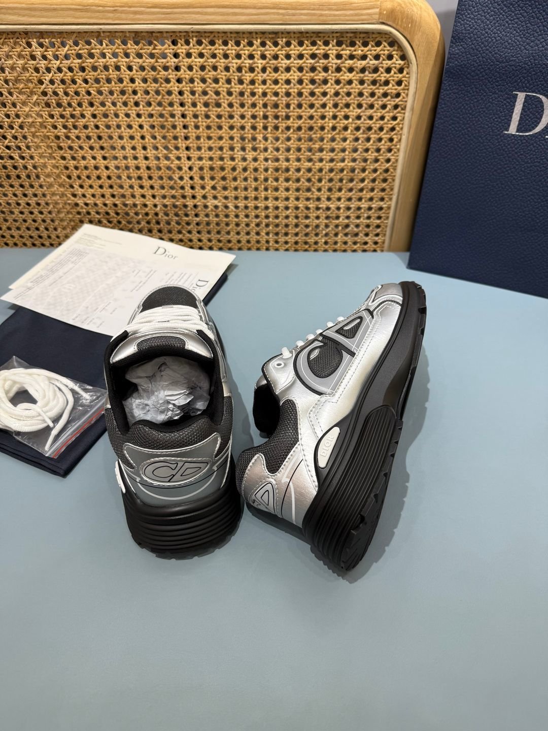 Sneakers B30 'Argent et Noir' — vue 25