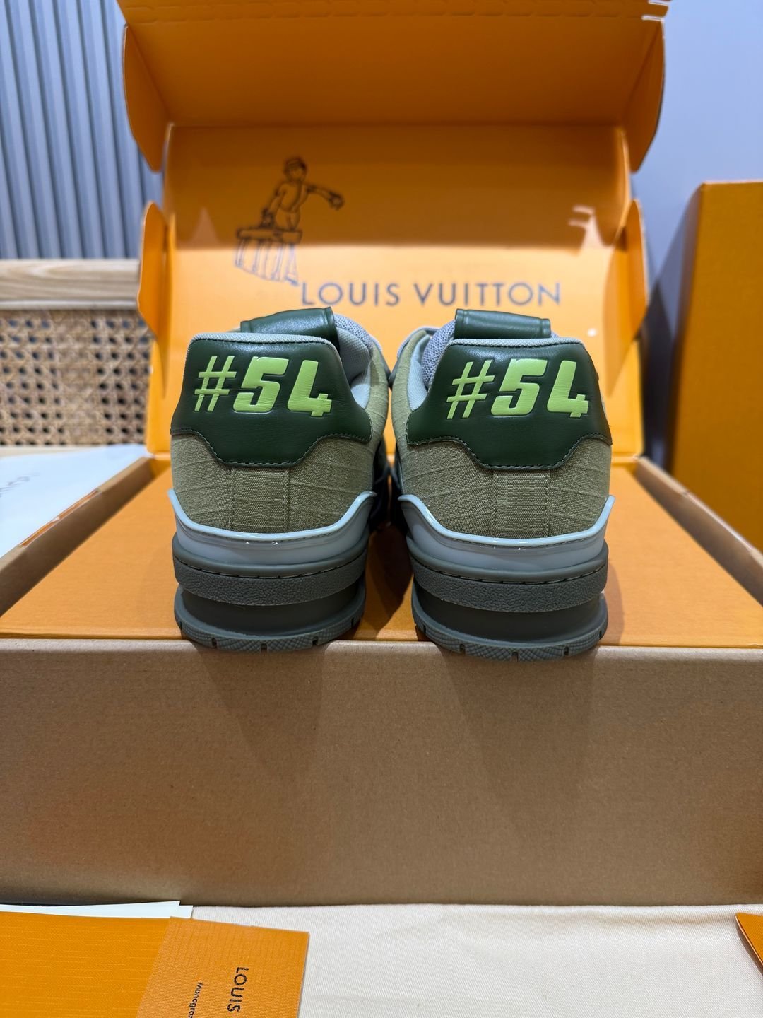 Sneakers Trainer 'Kaki Vert' — vue 3