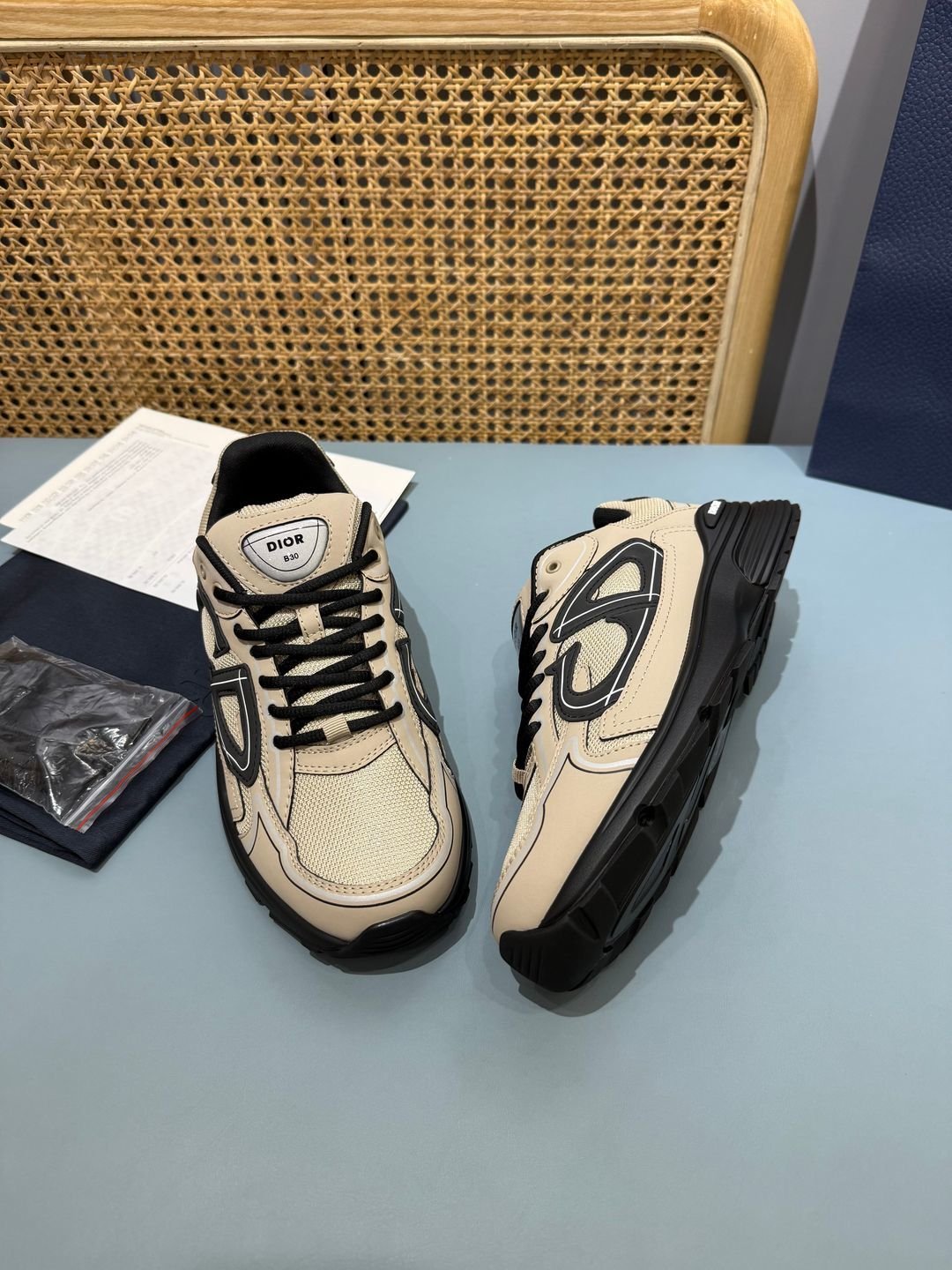 Sneakers B30 'Beige et Noir' — vue 25