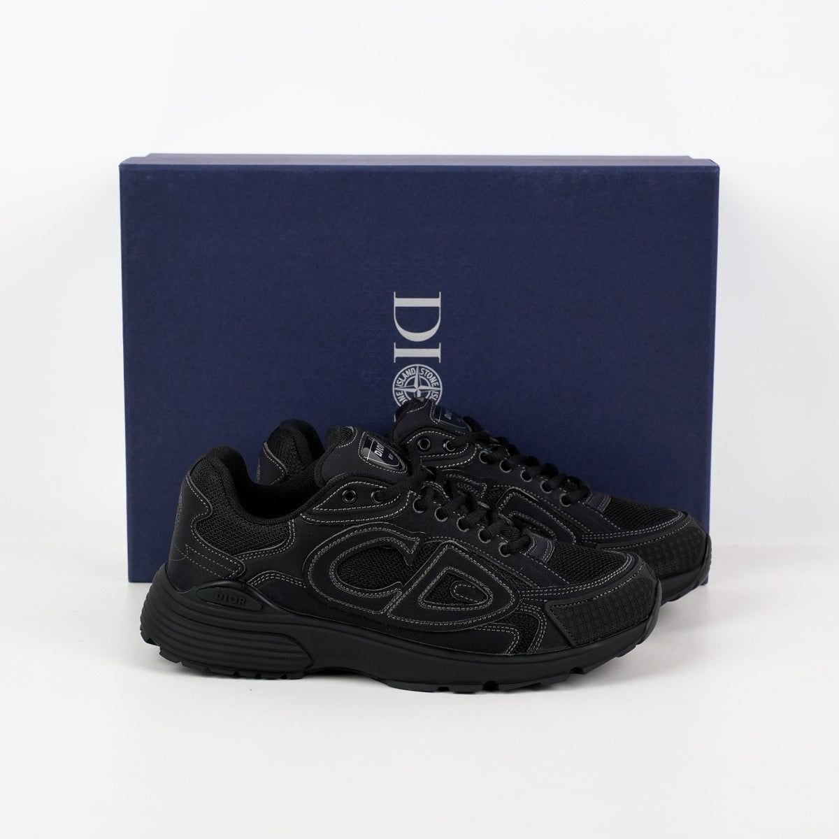 Sneakers B30 'Triple Noir' — vue 3