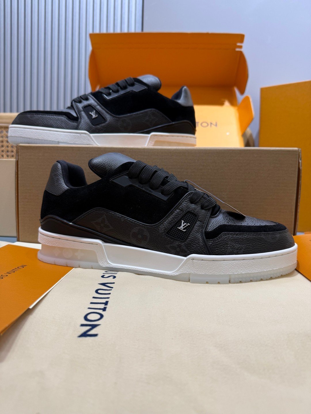 Sneakers Trainer 'Noir Semelle Blanche' — vue 2