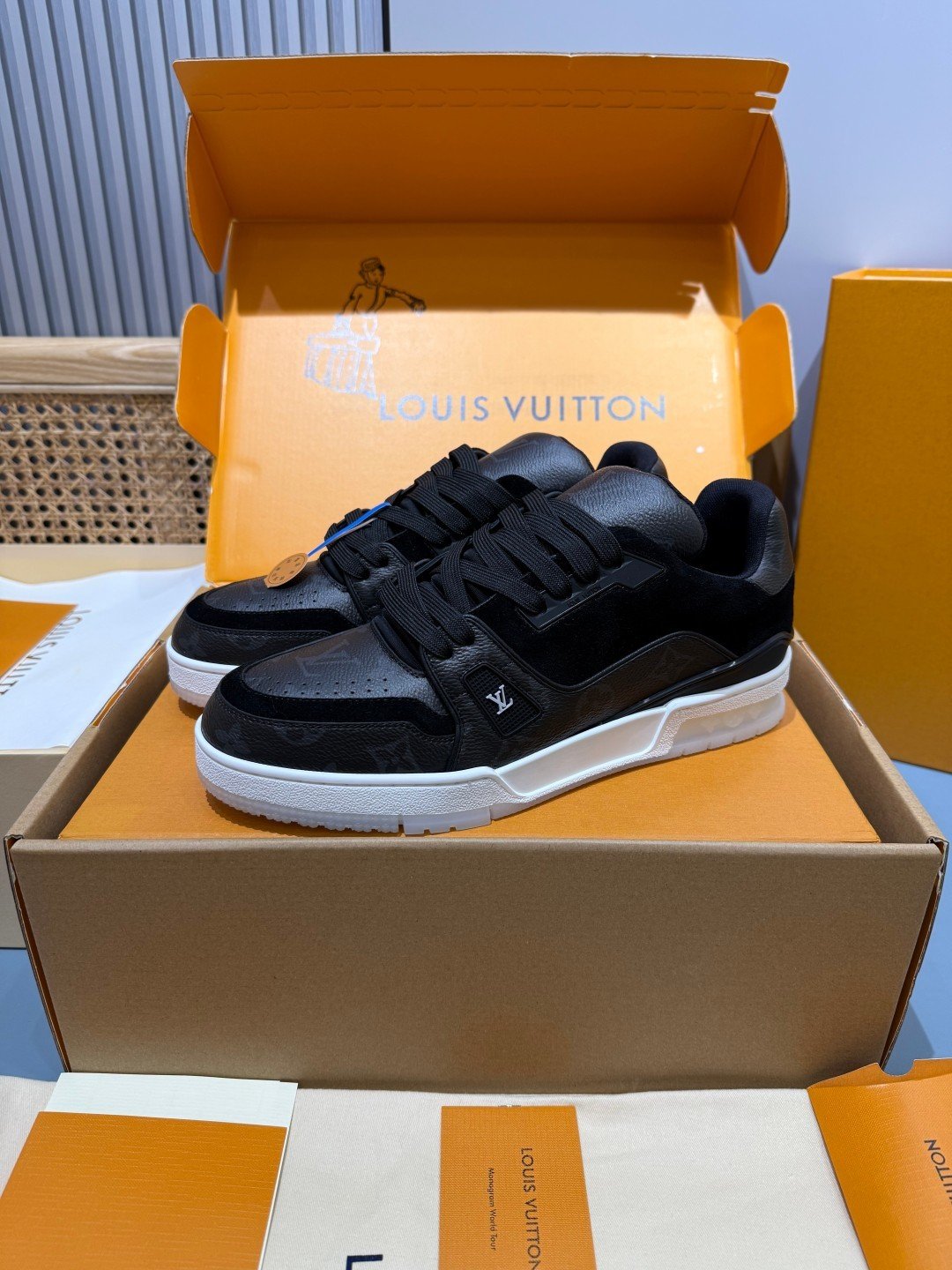 Sneakers Trainer 'Noir Semelle Blanche' — vue 4