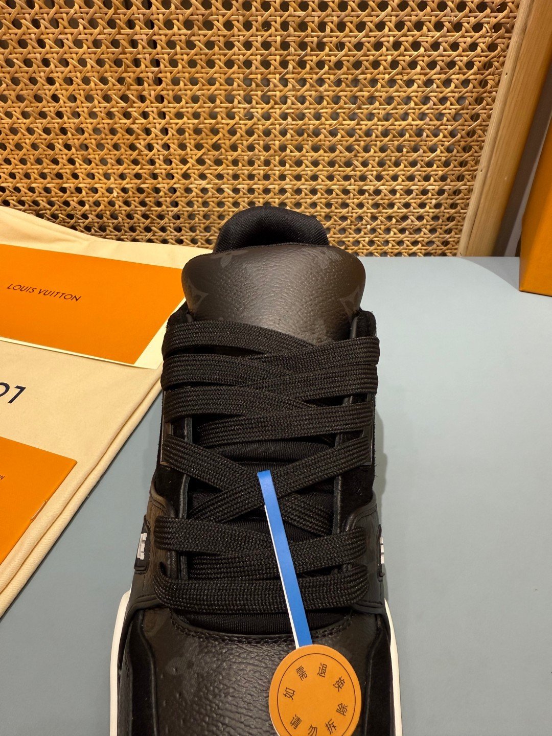 Sneakers Trainer 'Noir Semelle Blanche' — vue 8