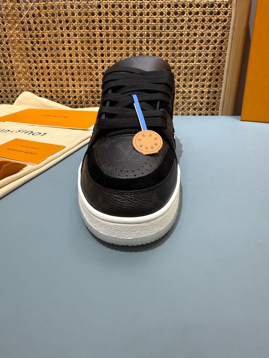 Sneakers Trainer 'Noir Semelle Blanche' — vue 9