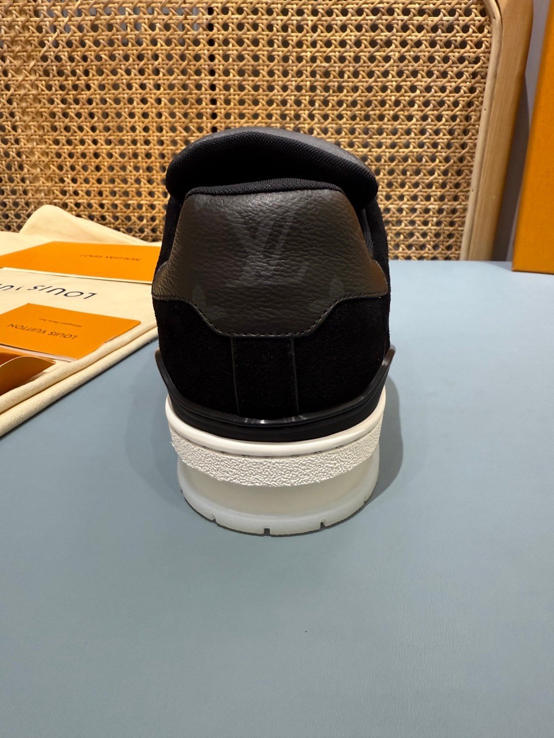 Sneakers Trainer 'Noir Semelle Blanche' — vue 10