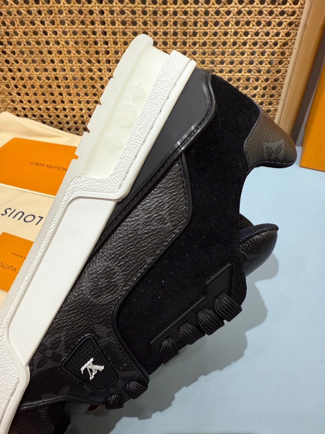 Sneakers Trainer 'Noir Semelle Blanche' — vue 12