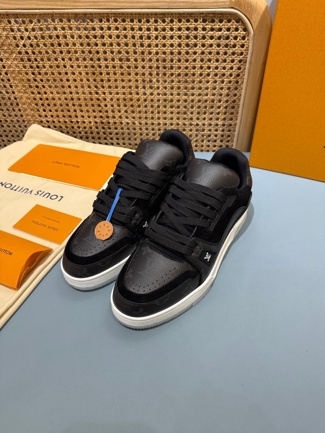 Sneakers Trainer 'Noir Semelle Blanche' — vue 16