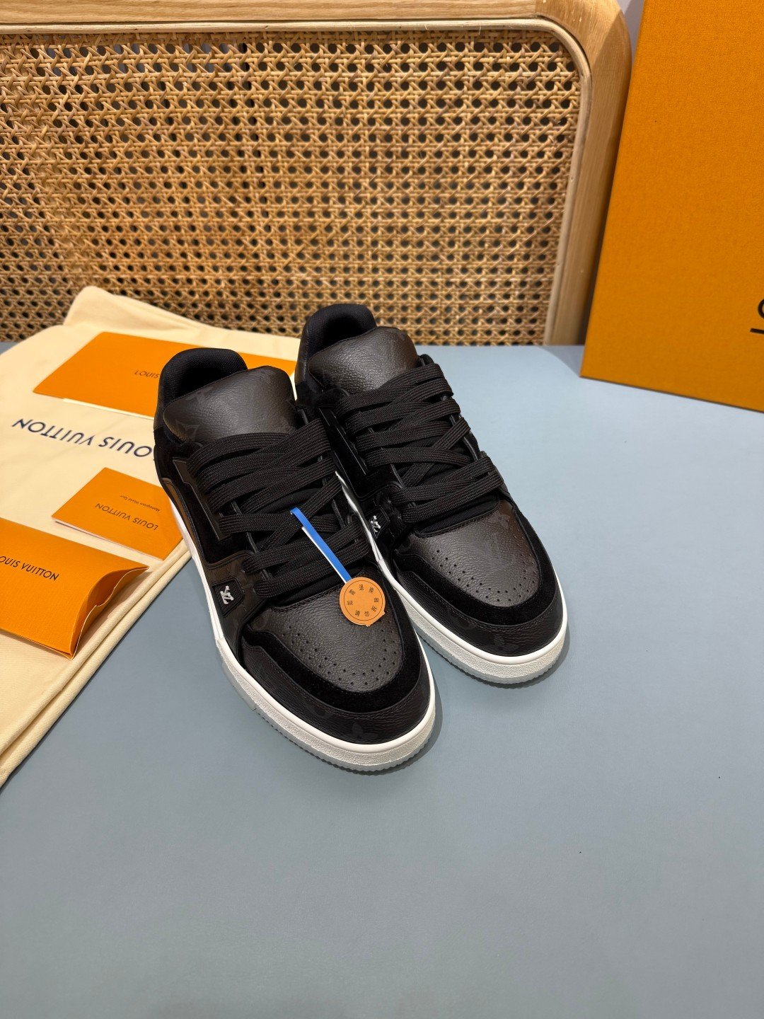 Sneakers Trainer 'Noir Semelle Blanche' — vue 17