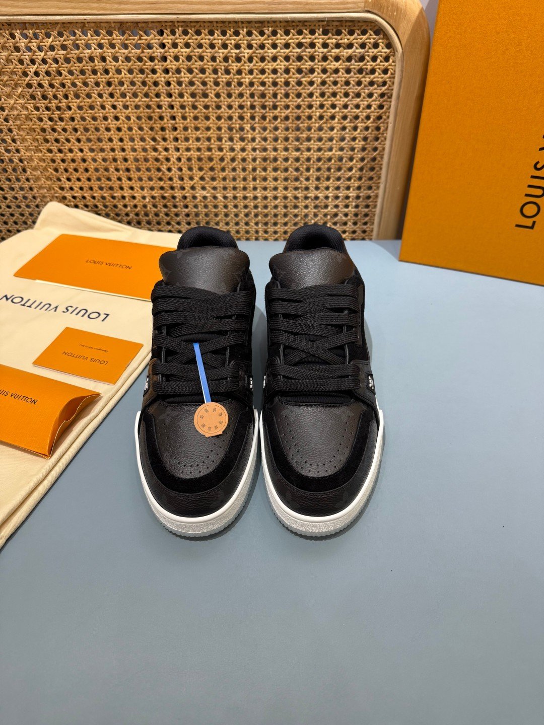 Sneakers Trainer 'Noir Semelle Blanche' — vue 18