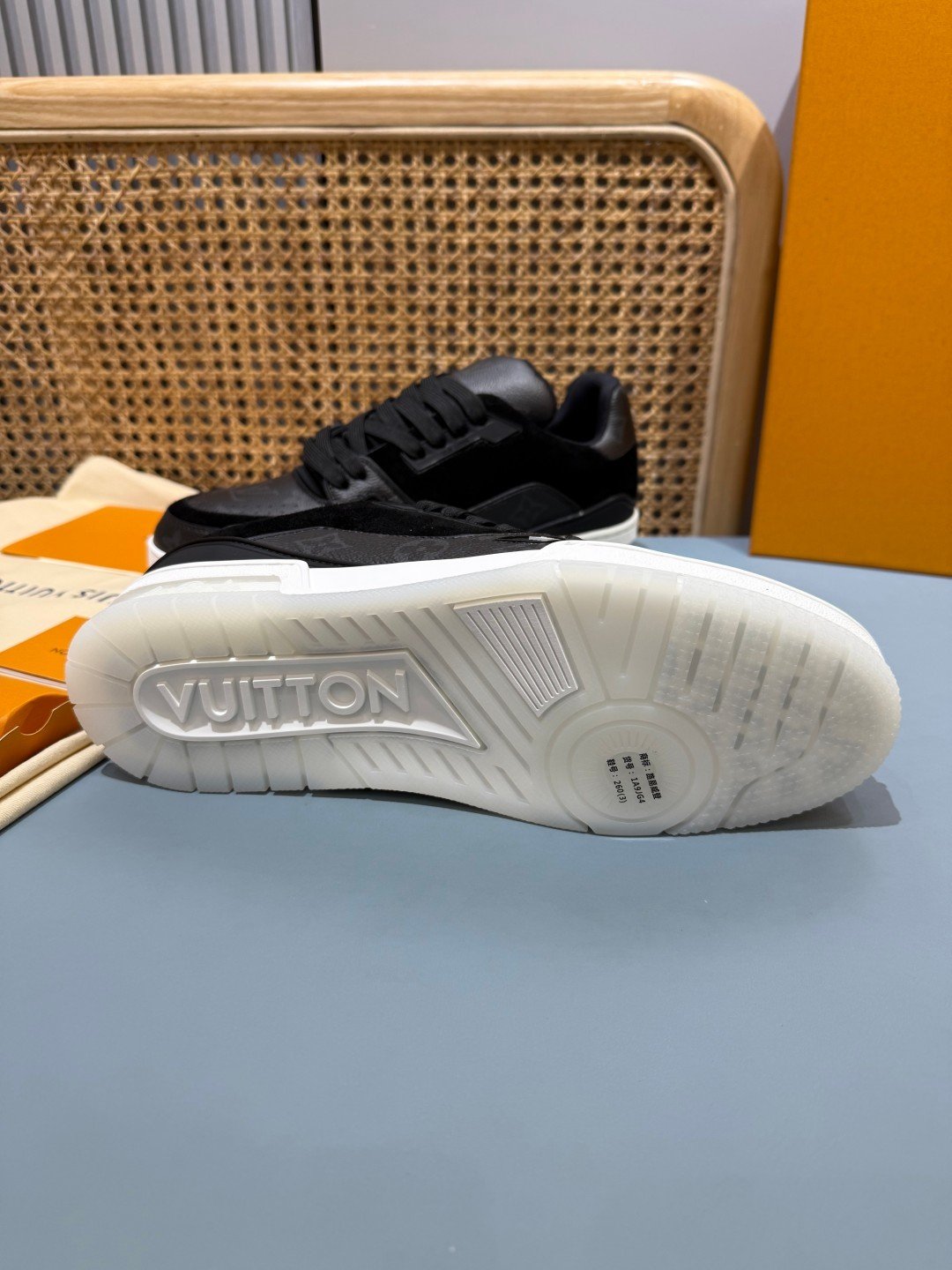 Sneakers Trainer 'Noir Semelle Blanche' — vue 19
