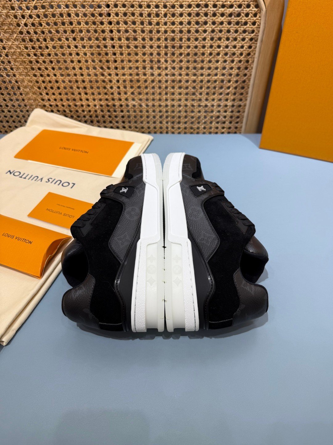 Sneakers Trainer 'Noir Semelle Blanche' — vue 20