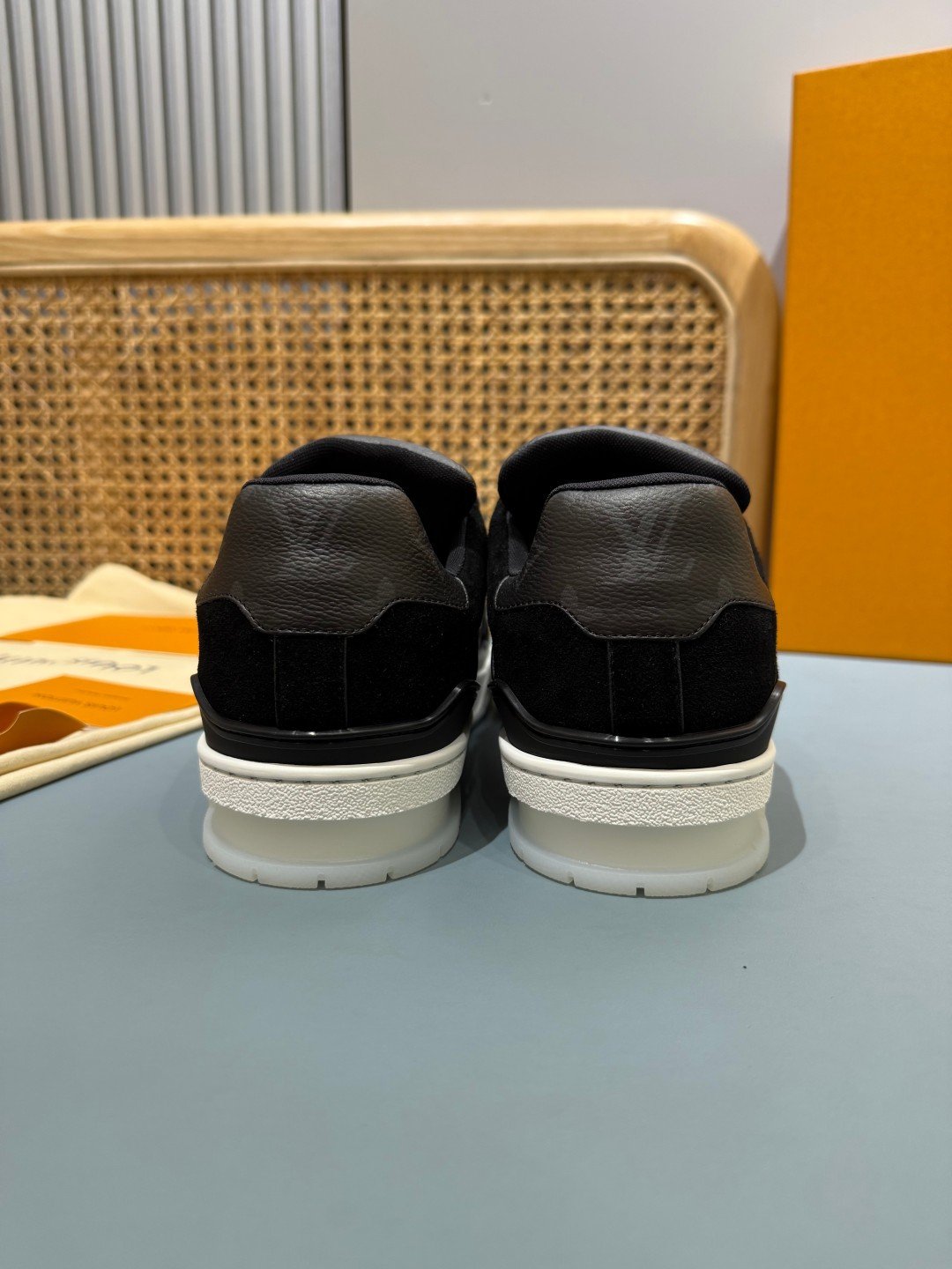 Sneakers Trainer 'Noir Semelle Blanche' — vue 21