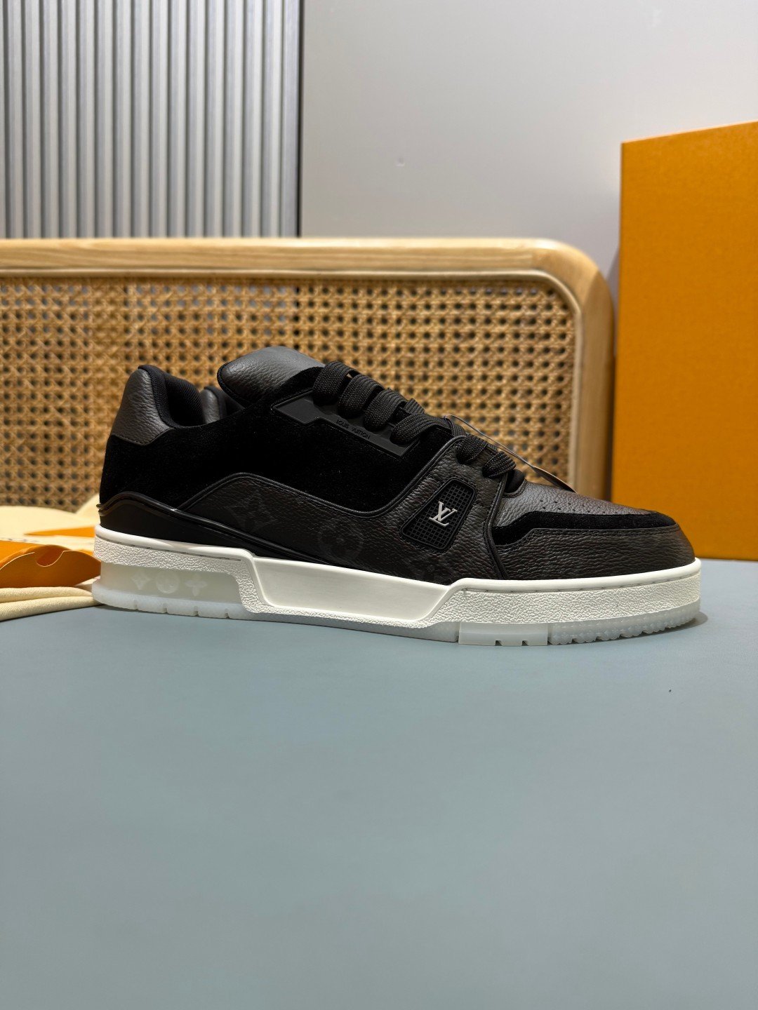 Sneakers Trainer 'Noir Semelle Blanche' — vue 22