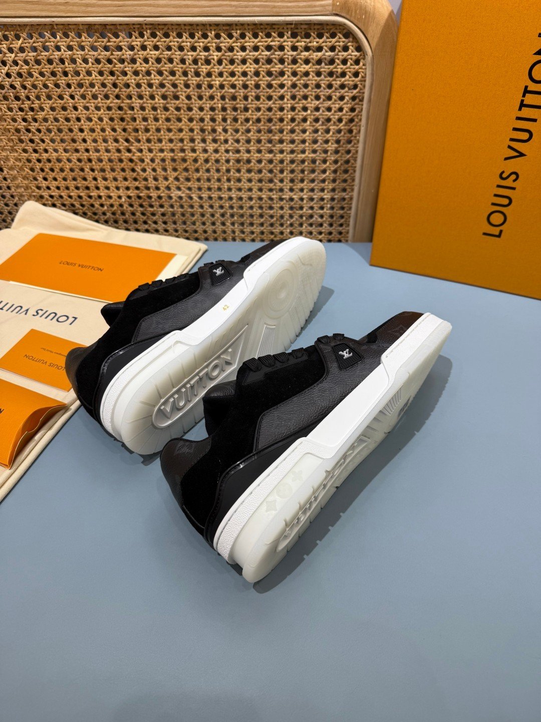 Sneakers Trainer 'Noir Semelle Blanche' — vue 23