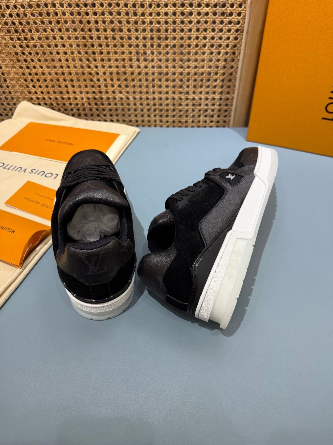 Sneakers Trainer 'Noir Semelle Blanche' — vue 24