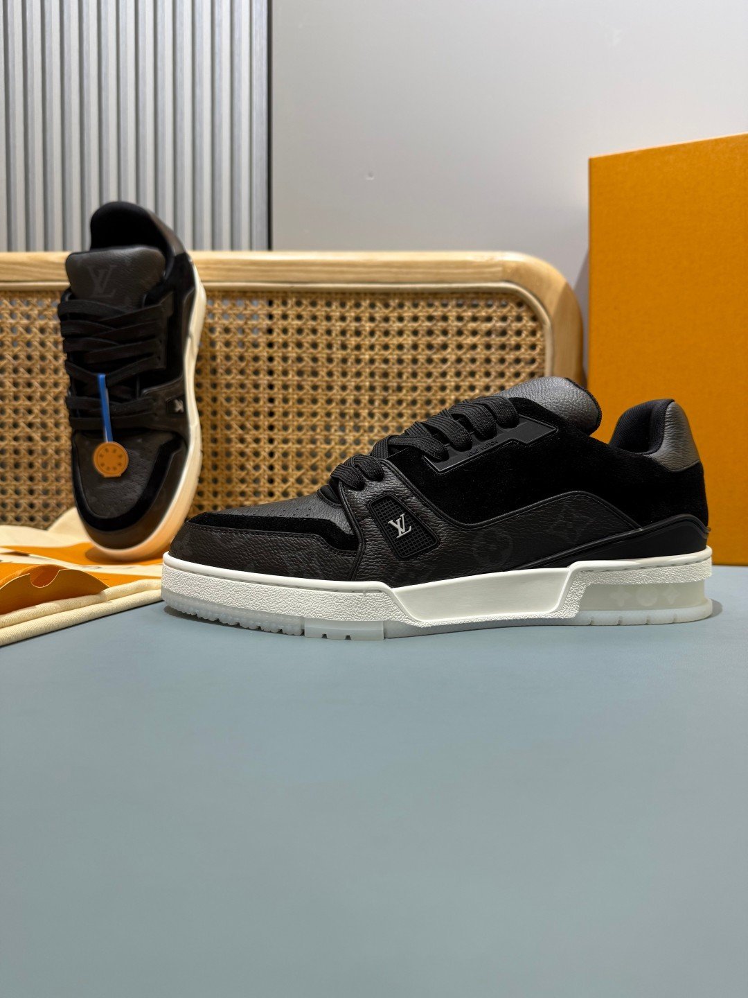 Sneakers Trainer 'Noir Semelle Blanche' — vue 25