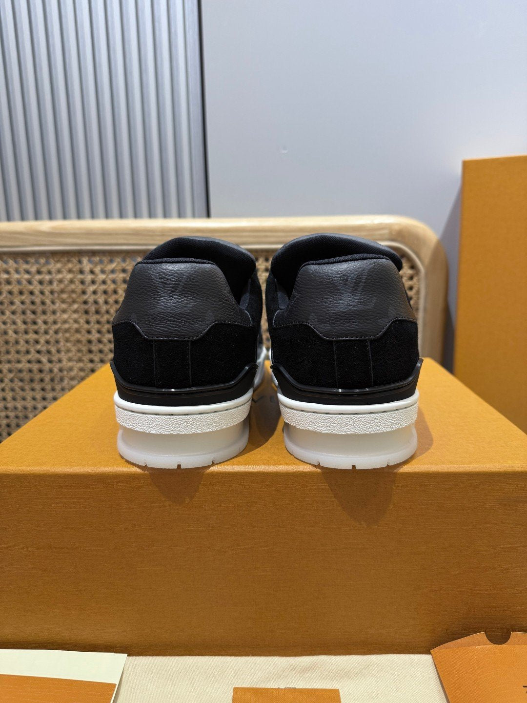 Sneakers Trainer 'Noir Semelle Blanche' — vue 27