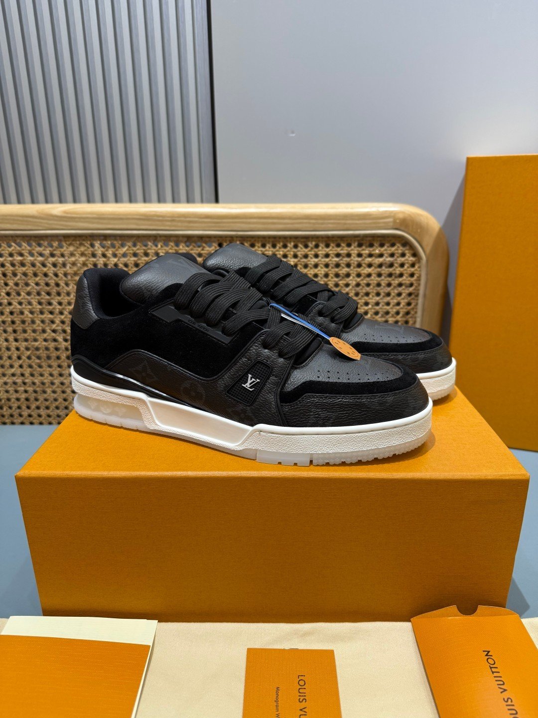 Sneakers Trainer 'Noir Semelle Blanche' — vue 28