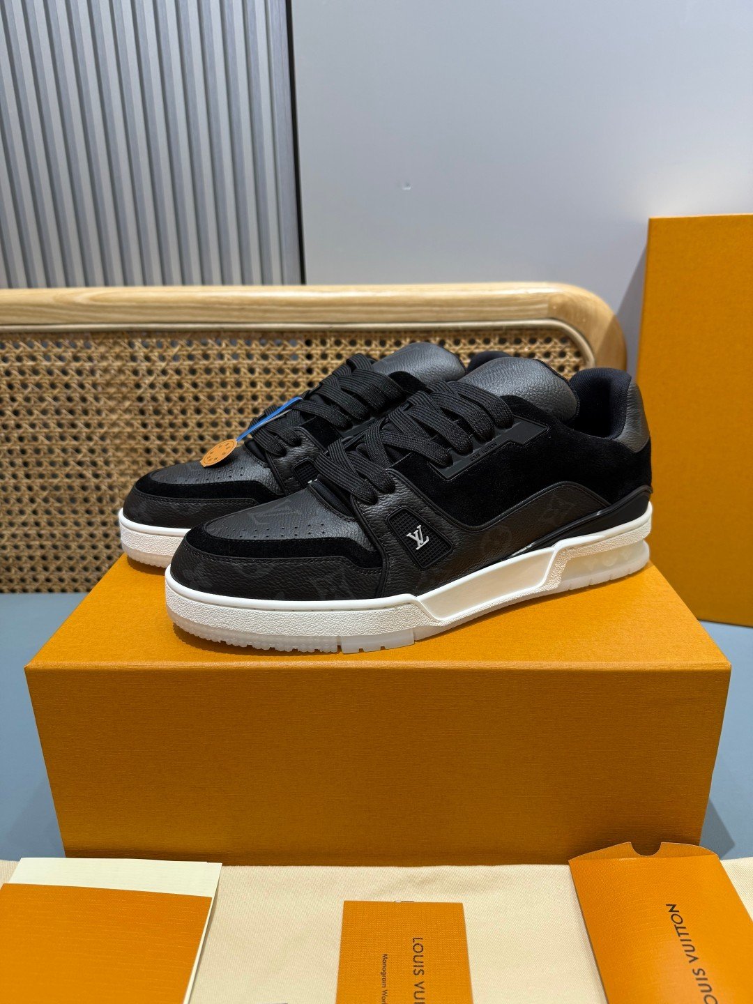 Sneakers Trainer 'Noir Semelle Blanche' — vue 29
