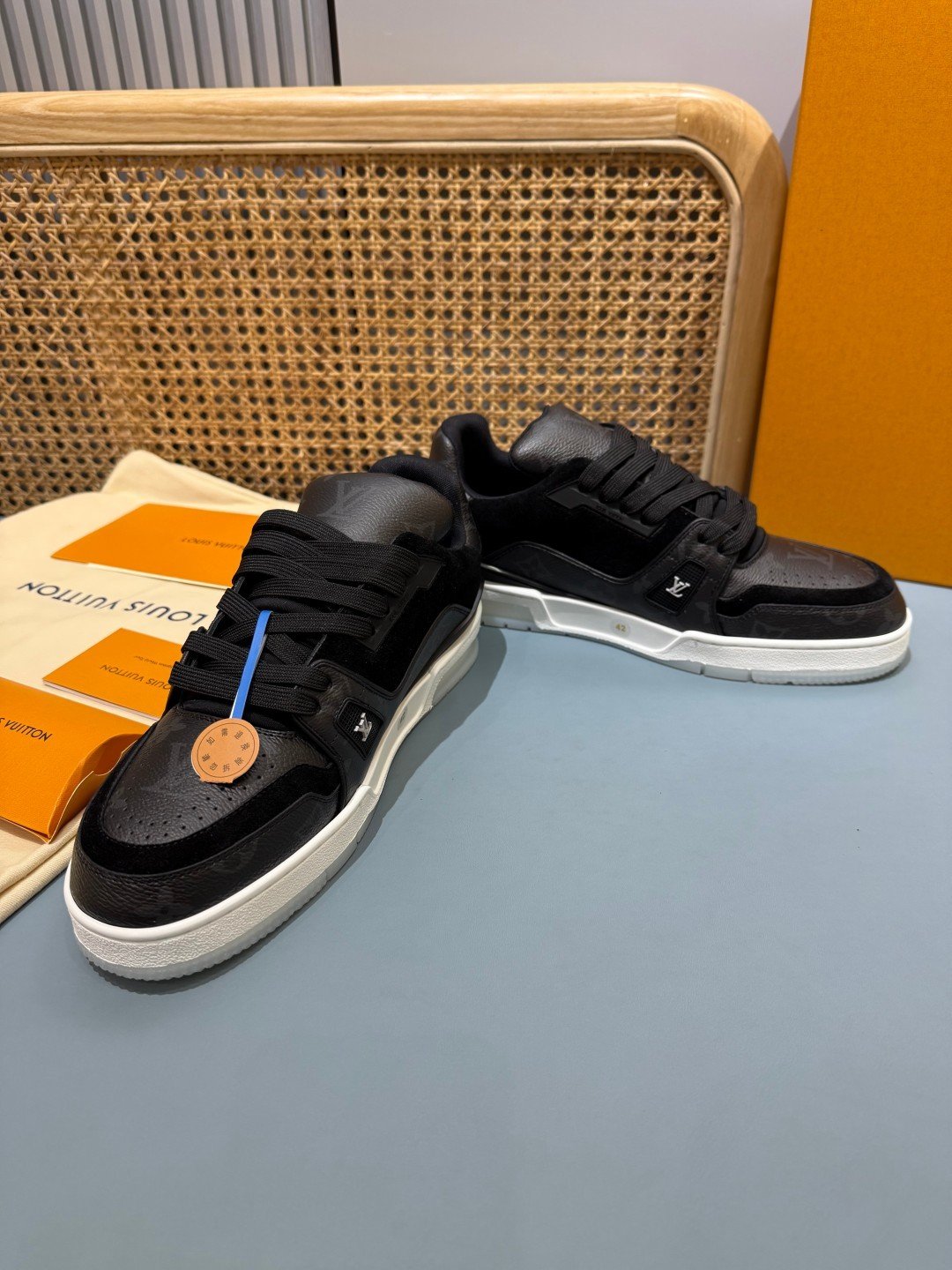 Sneakers Trainer 'Noir Semelle Blanche' — vue 34