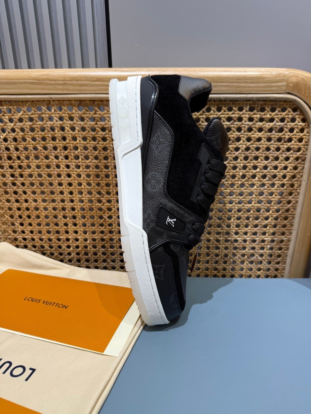 Sneakers Trainer 'Noir Semelle Blanche' — vue 35