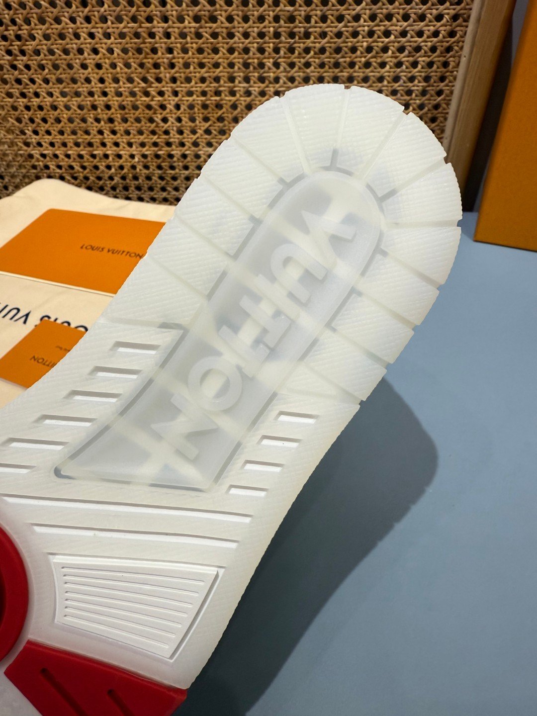 Sneakers Trainer 'Blanc Multicolore Brodé' — vue 8