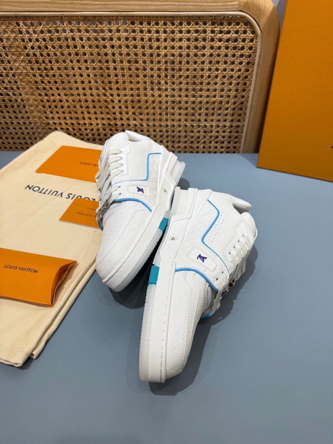 Sneakers Trainer 'Blanc Bleu Glacier' — vue 14