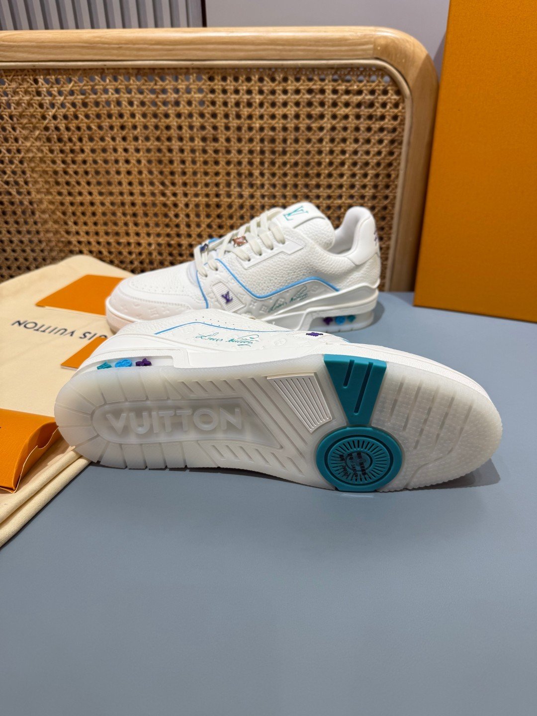 Sneakers Trainer 'Blanc Bleu Glacier' — vue 18
