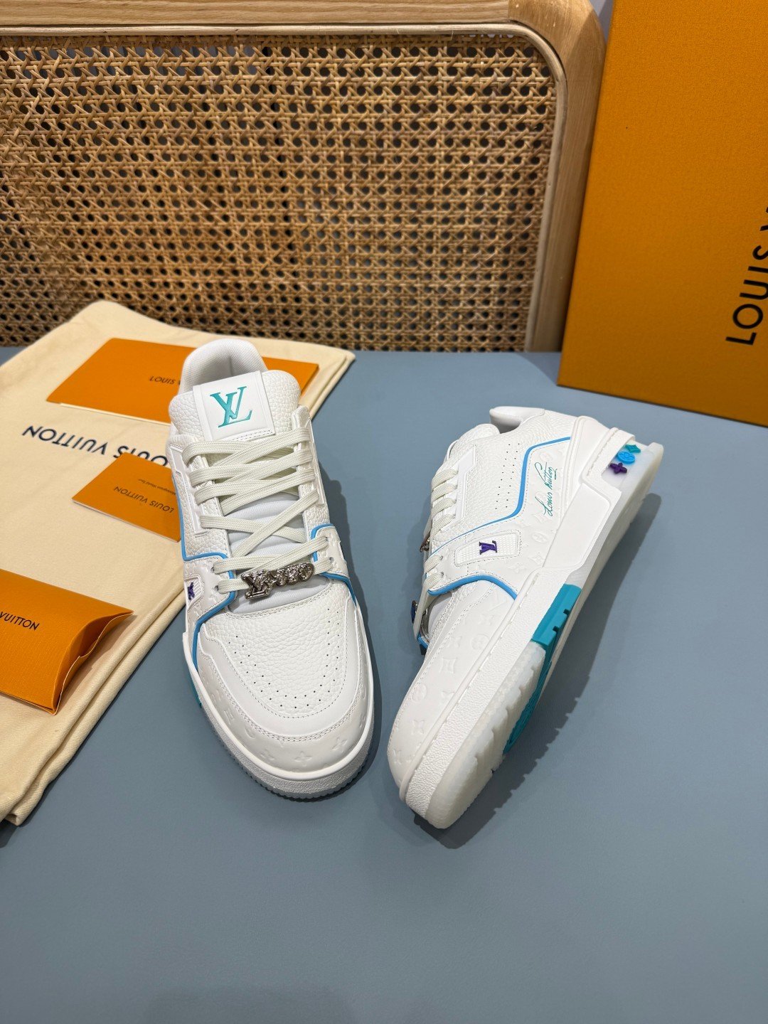 Sneakers Trainer 'Blanc Bleu Glacier' — vue 32