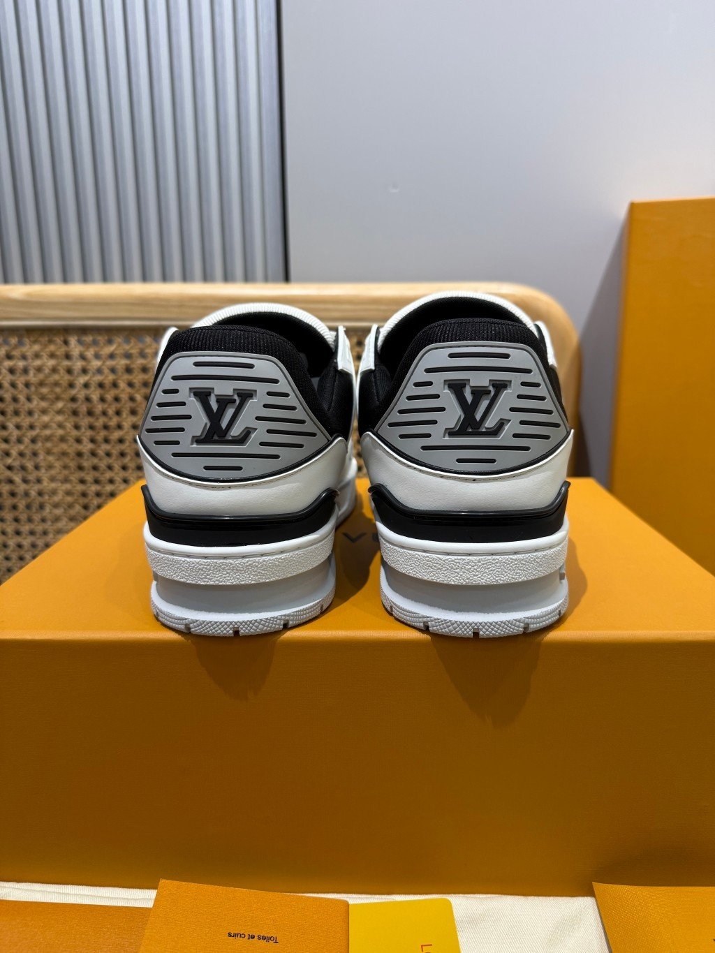 Sneakers Trainer 'Blanc Noir Liseré' — vue 2