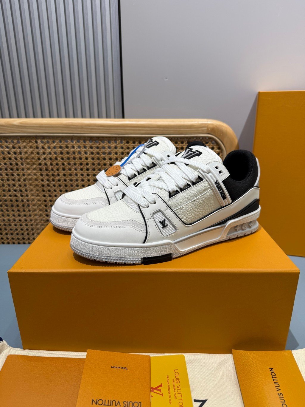 Sneakers Trainer 'Blanc Noir Liseré' — vue 3