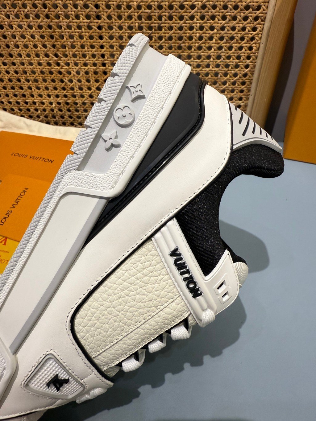 Sneakers Trainer 'Blanc Noir Liseré' — vue 11