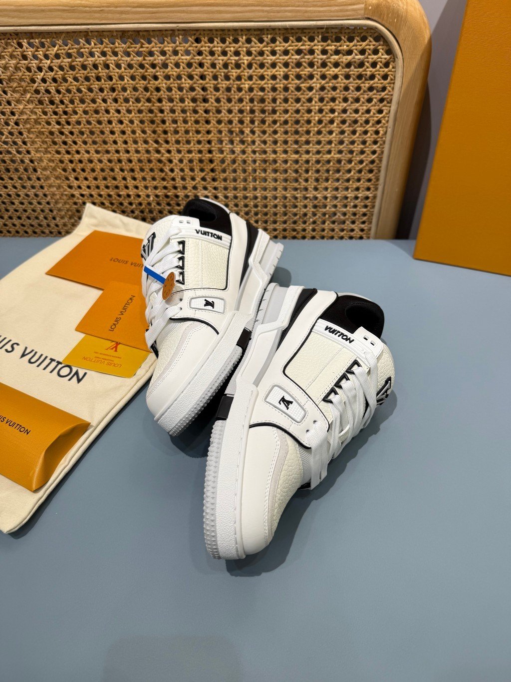 Sneakers Trainer 'Blanc Noir Liseré' — vue 14
