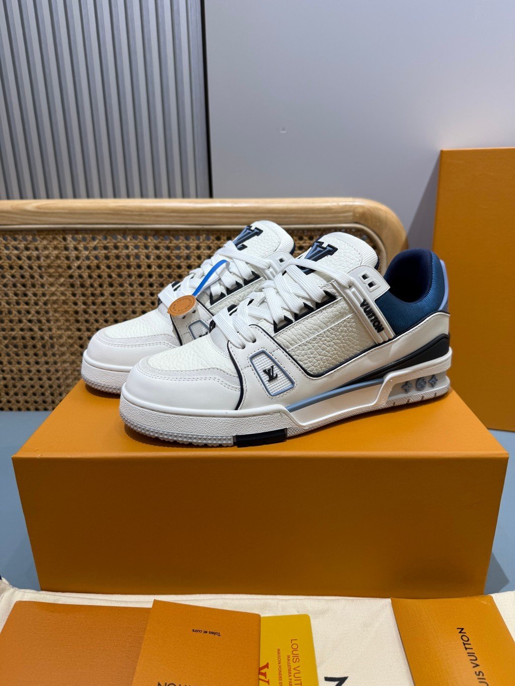 Sneakers Trainer 'Blanc Marine Liseré' — vue 3